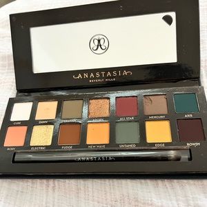 Anastasia Beverly Hills Subculture Eyeshadow Palette